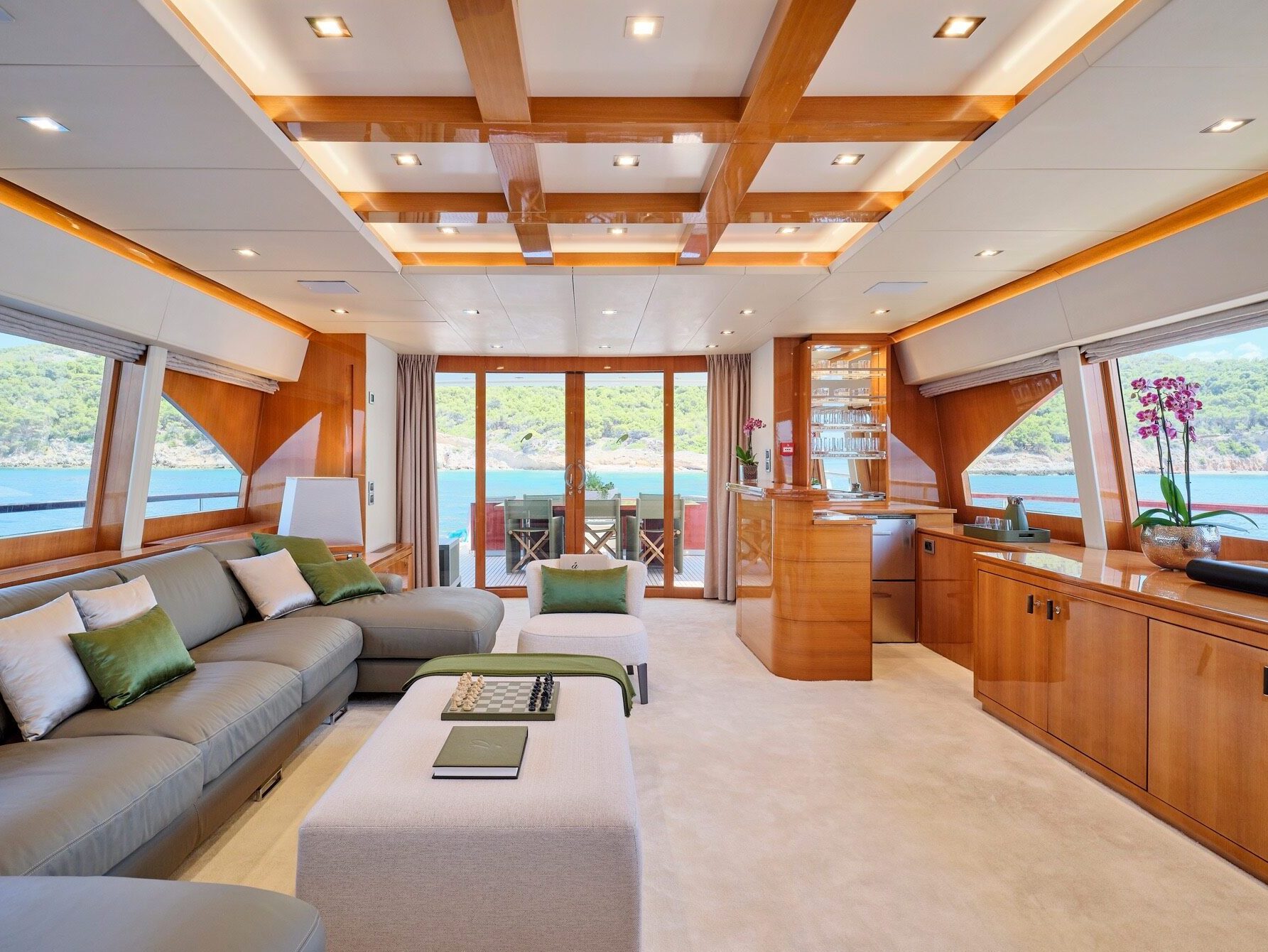 Apmonia-Yacht-CharterSaloon